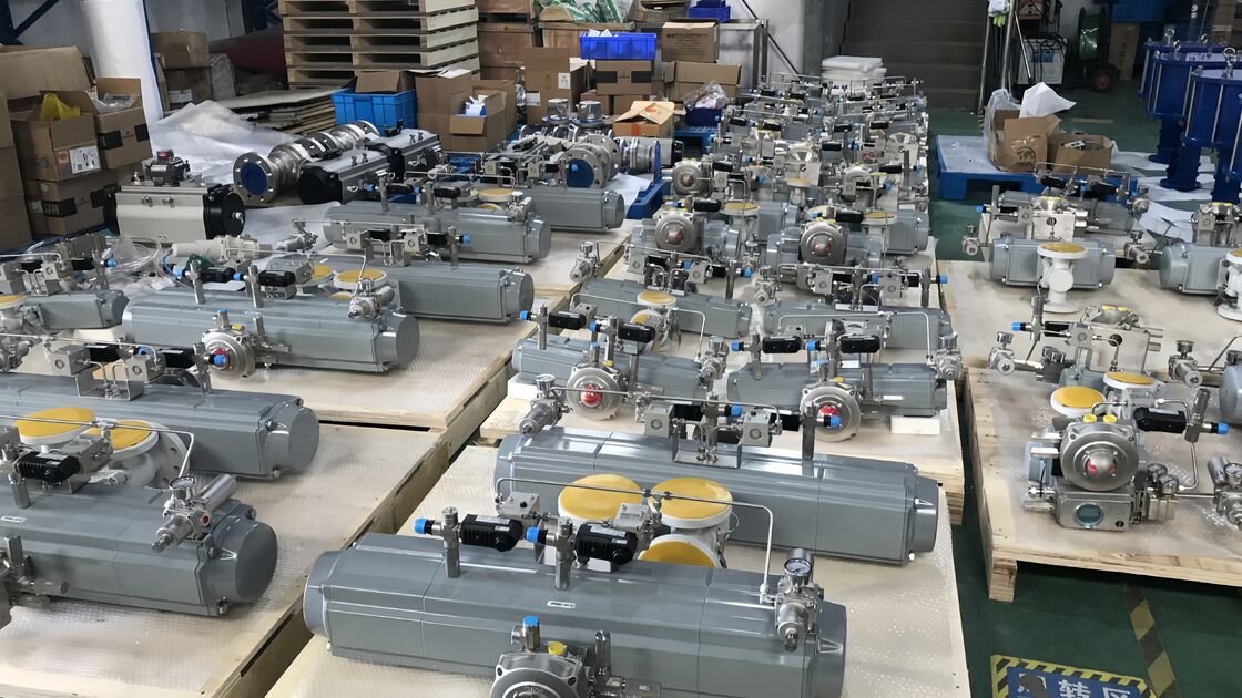Solusi Paket Katup Bola Pneumatik Multi-Port yang Dirancang untuk Perpindahan Umpan Reaktor Kimia ke Gudang Tangki